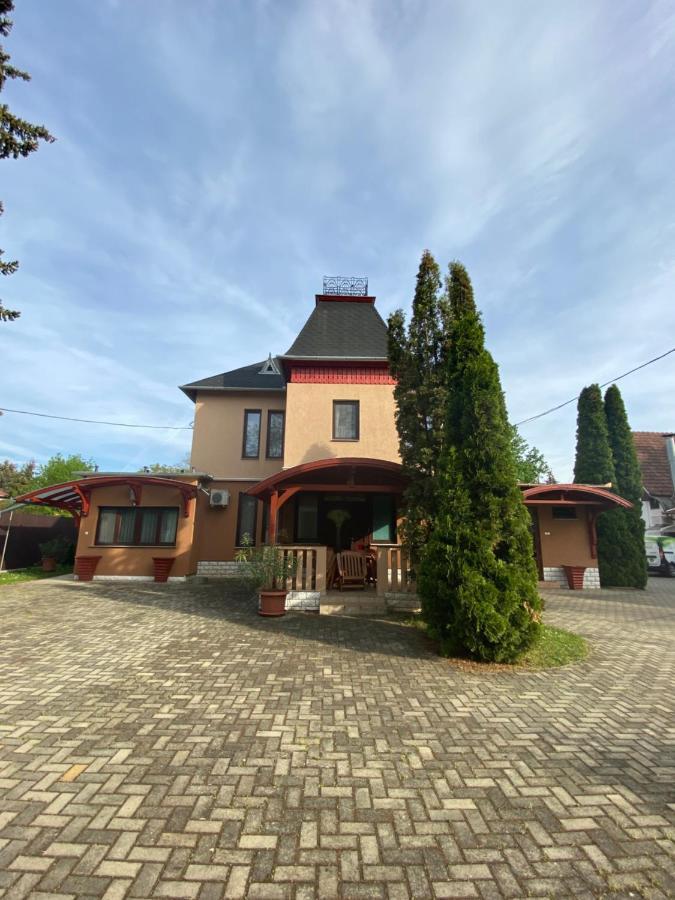 Feher Hattyu Panzio Орошхаза Экстерьер фото
